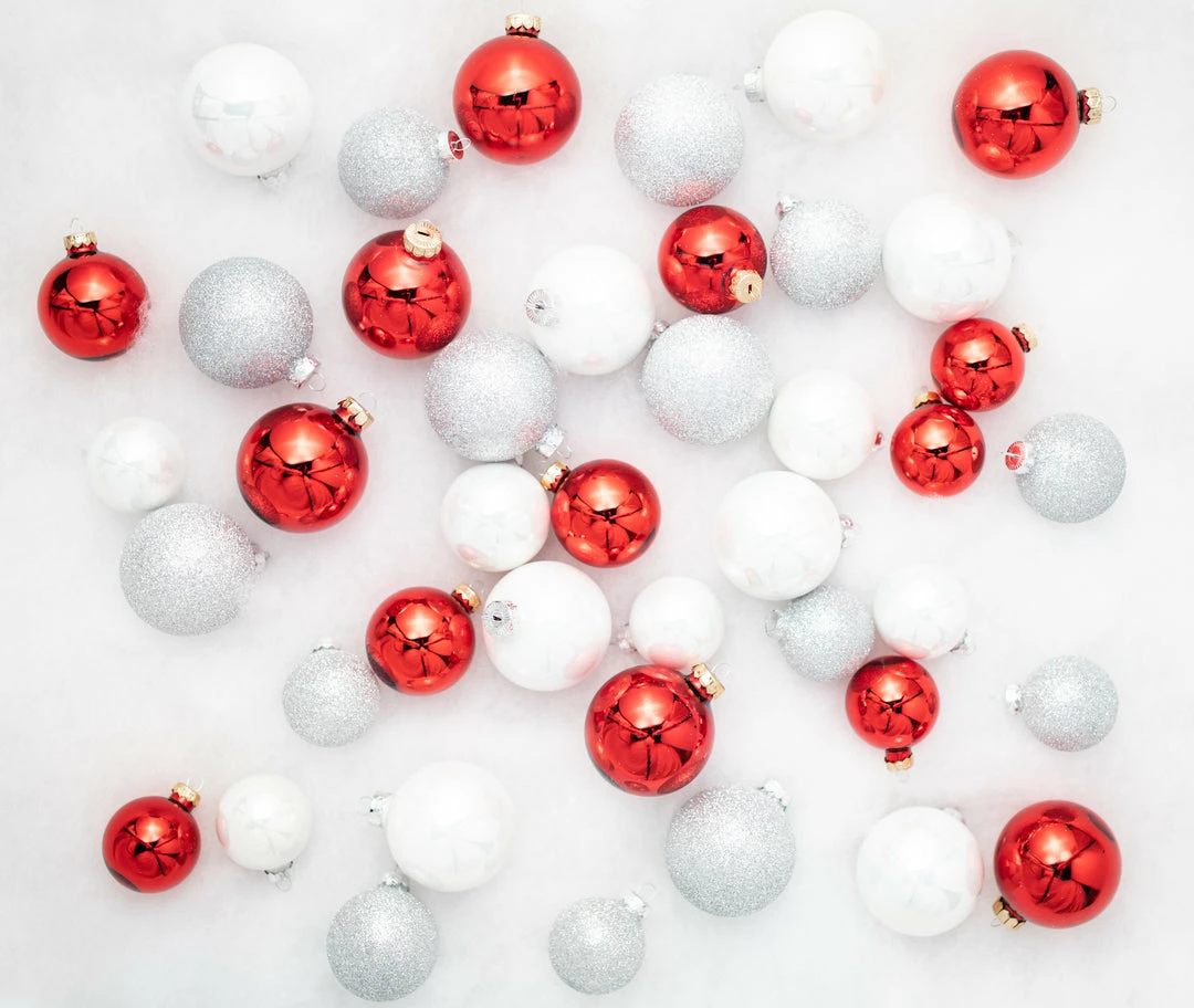 Budget π The β Christmas Palace Shatterproof & Glass Sets 3" WHITE & RED ASSORTED GLASS ORNAMENT SET OF 42 PIECES 𧨠1 The Christmas Palace Shatterproof & Glass Sets 3" WHITE & RED ASSORTED GLASS ORNAMENT SET OF 42 PIECES